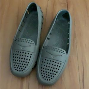 *Brand New* Women’s Floafers size 7